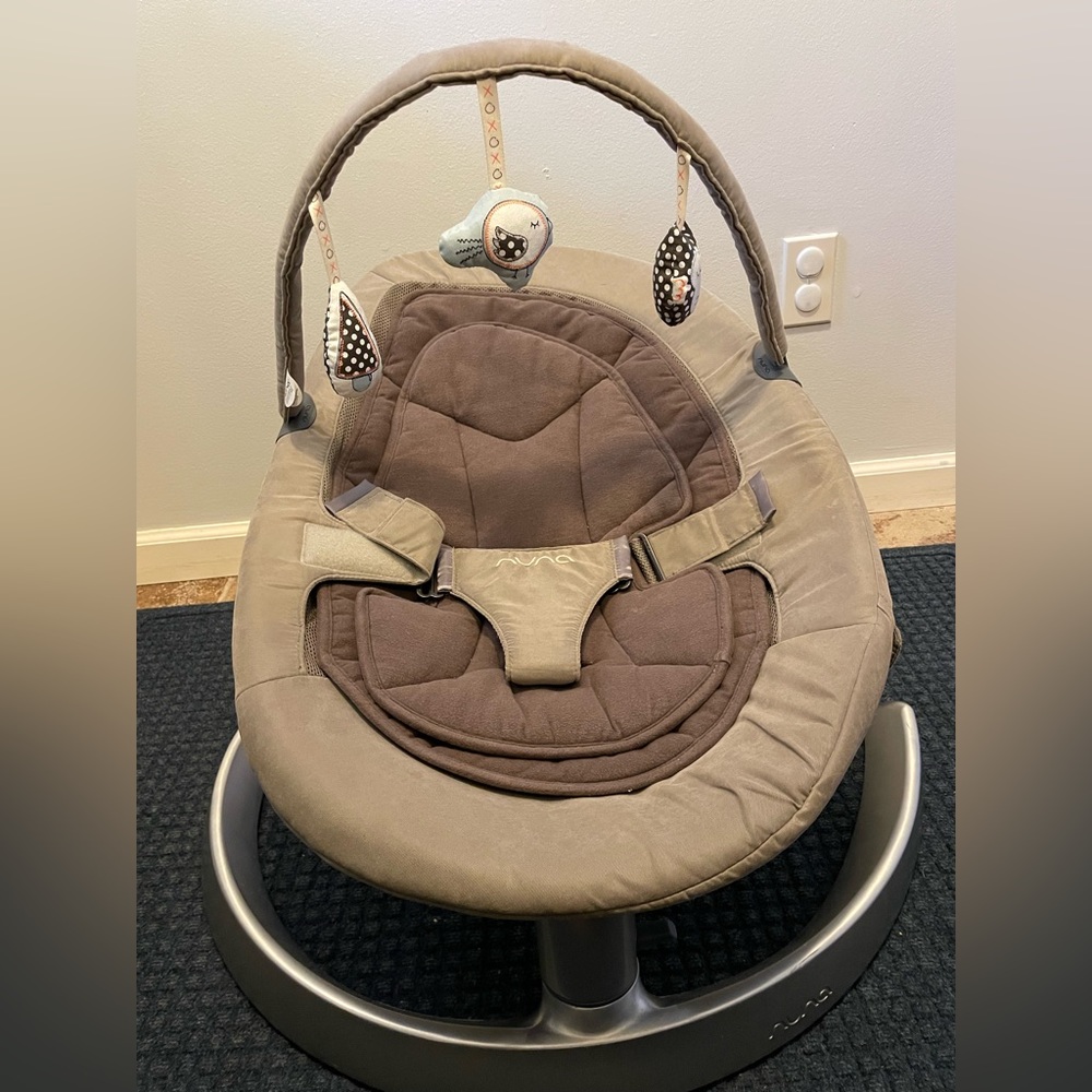Nuna Leaf original, grayish brown color. Condition: gently used